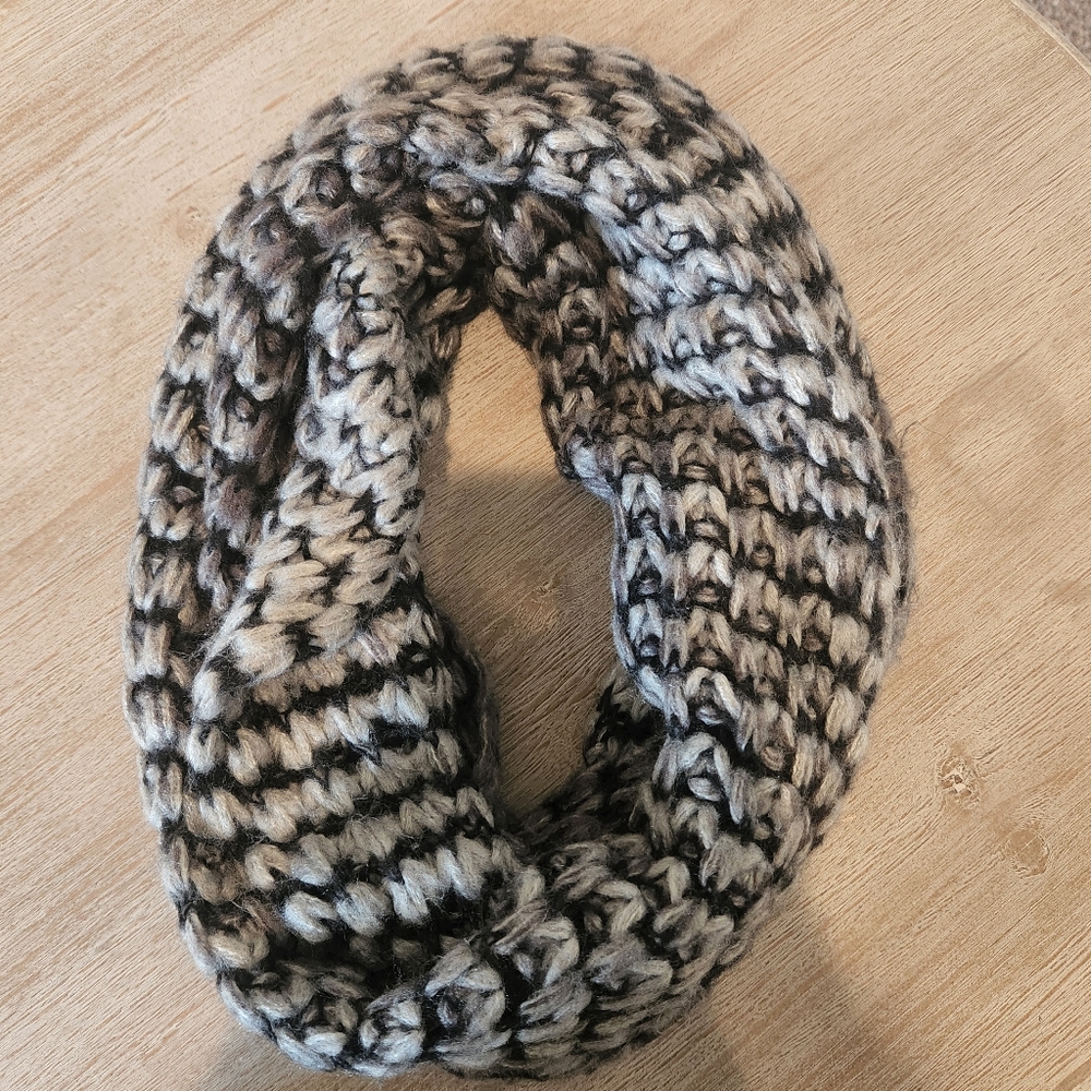 Women's Black&Grey Knitted Scarf Soft&Warm!